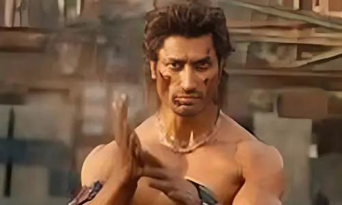 క్రాక్.. నెవ్వ‌ర్ బిఫోర్ అనిపించే సాహ‌సాలు