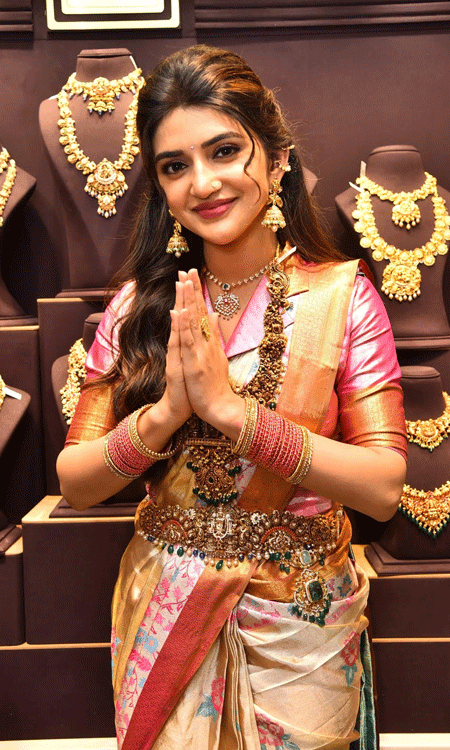 Sreeleela Shines at Mall Opening