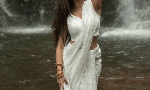 Jeniffer Piccinato Sets Hearts Aflame In White Saree