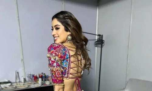 డిజైన‌ర్ చోళీతో జివ్వ‌నిపిస్తున్న జాన్వీ!