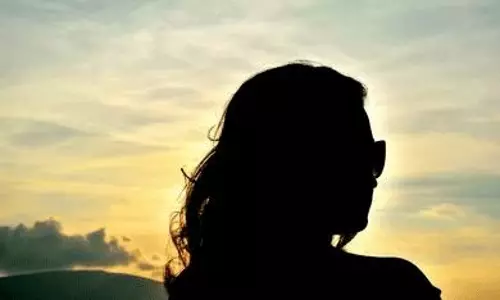 ఛీఛీ మిడిలేజీ అంకుల్ వంక‌ర బుద్ది.. న‌టి చిరాకు!