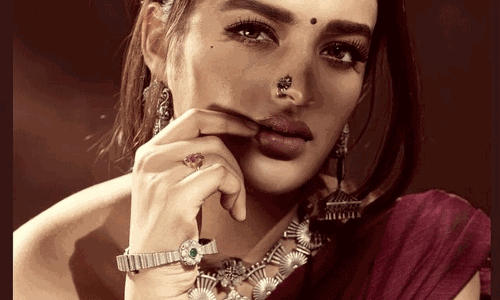 Nidhhi Agerwal Dazzles in Traditional Avatar