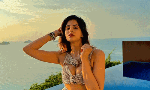Sakshi Malik dancing in the sunlight