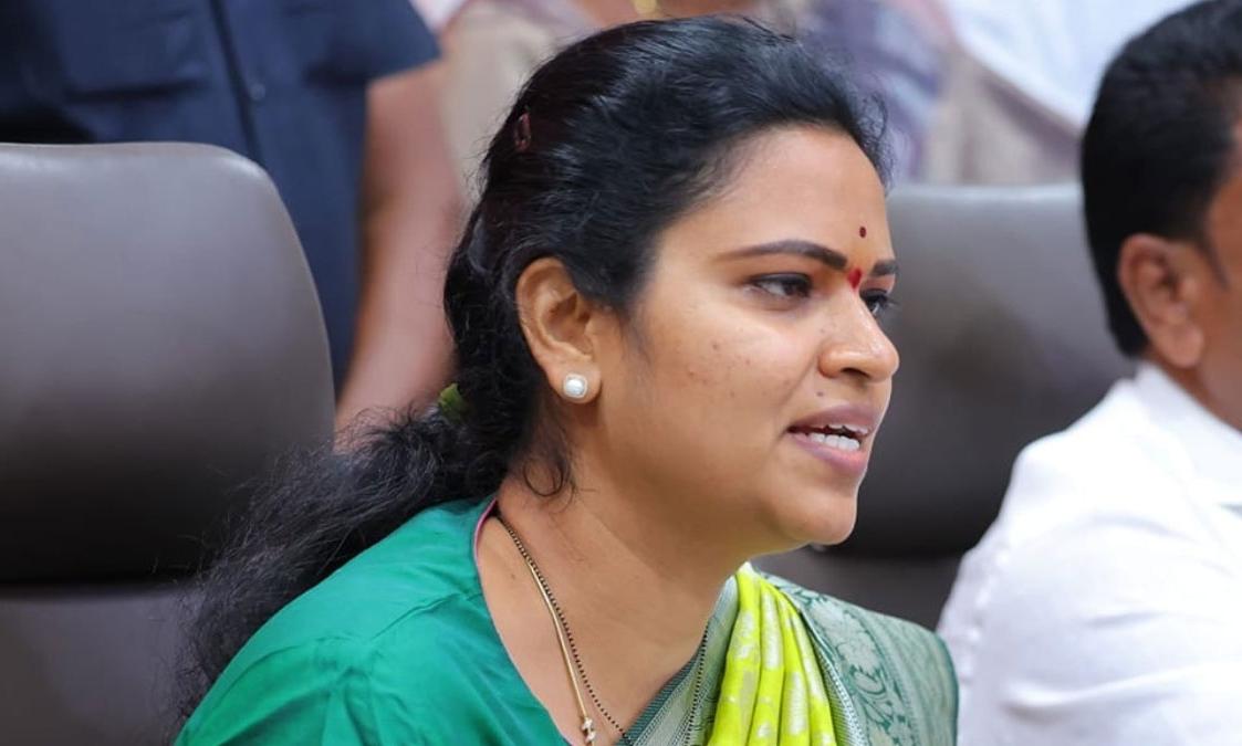 Vidala Rajini విడదల రజనీకి మహిళా పారిశ్రామికవేత్త తో చెక్...!? | Vidadala Rajini has ...