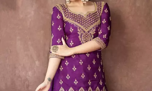 Anchor Sreemukhi Shines with Trendy Fashion