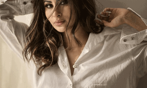Mouni Roys Style: Chic and Sexy