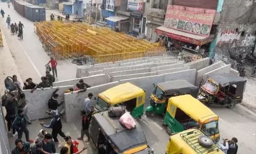 ఇష్యూ సీరియస్... దేశరాజధానికి  ట్రాక్టర్లపై క్యూ కట్టిన రైతులు!