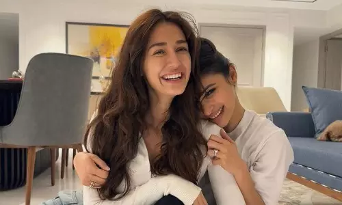 దిశా X మౌని: స్నేహితురాళ్ల అల్ల‌ర‌ల్ల‌రి