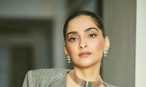 ఫోటో స్టోరి: సోన‌మ్ క‌పూర్ ఇన్న‌ర్ సొగసు