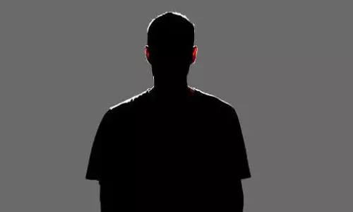 అమెరికా కేన్సాస్ నగరంలో వేలాది సాక్షిగా కాల్పులు!