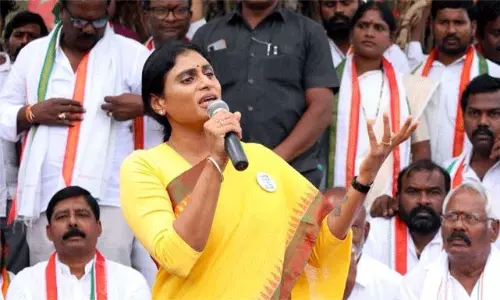 త్రీడీ గ్రాఫిక్స్ - మూడు ముక్కలాట... రాజధాని అంశంపై షర్మిళ సెటైర్లు!