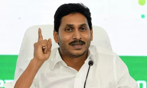 నా క‌న్నా.. చంద్ర‌బాబు ఎక్కువ సొమ్ము ఇస్తామంటున్నారు:  జ‌గ‌న్‌