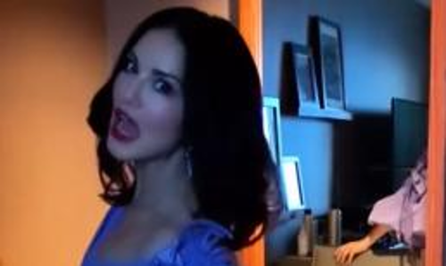 వీడియో : చీ చీ ఏంటి ఆ పని సన్నీ....?