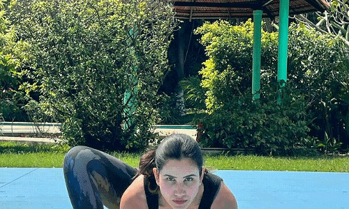 Sonnalli A Sajnanis Five Yoga Poses are Unmissable