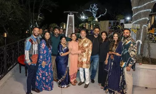 క్లిక్‌ క్లిక్‌ : కోనేరు వారి వివాహ వేడుకలో మెగా సందడి