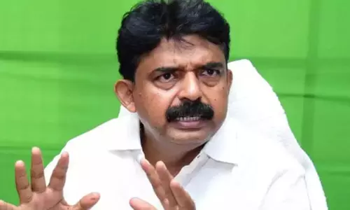 ఖాళీకుర్చీలు మ‌డ‌త పెట్టుకోవడానికి మీకు టైం స‌రిపోదు