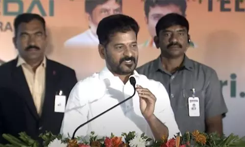 తిట్టేటప్పుడు లెక్క చూసుకోరు.. పొగిడేటప్పుడు సైతం.. రేవంత్ రూటే వేరు