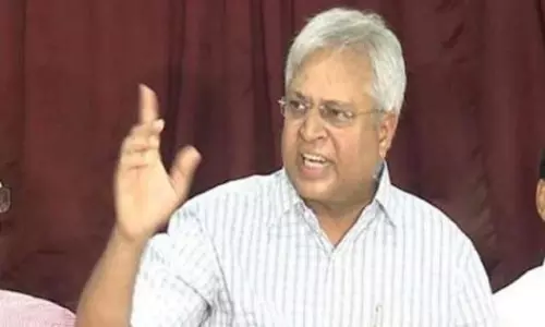 జగన్ చంద్రబాబులకు అందుకే భయం...ఉండవల్లి సంచలన వ్యాఖ్యలు...!