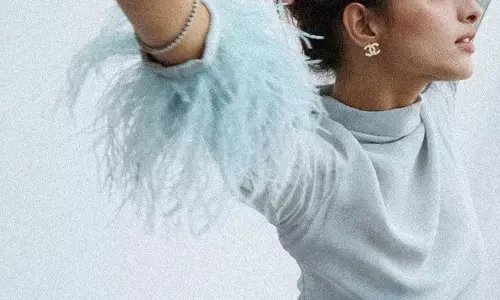 Tripti dress like a moon in the sky