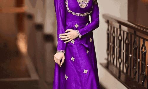 Amrita Aiyer Radiates Natural Beauty in Chic Purple Kurti