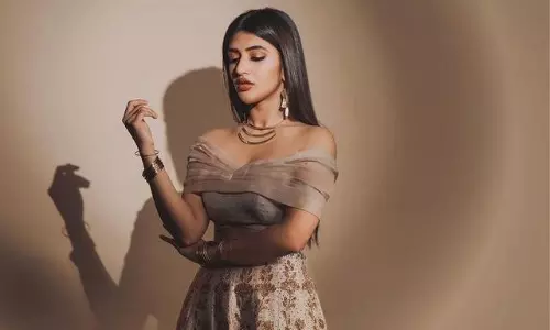 పిక్ టాక్ : కవ్వించే అందాల శ్రీలీల