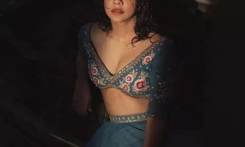 Madonnas Green Floral Bliss and Stylish Stillness