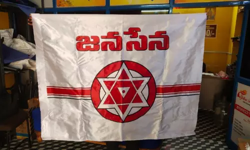 మనలాంటి రబ్బరు చెప్పులు వేసుకునే వాళ్లు.. జనసేన నేత కామెంట్స్ మనలాంటి రబ్బరు చెప్పులు వేసుకునే వాళ్లు.. జనసేన నేత కామెంట్స్