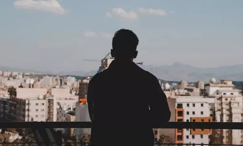 2000 కోట్ల డ్ర‌గ్ డాన్ కం నిర్మాత‌ కోసం NCB సెర్చ్