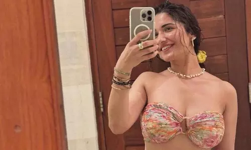 మిల్కీ అందాల‌తో మ‌తులు చెడ‌గొడుతోంది