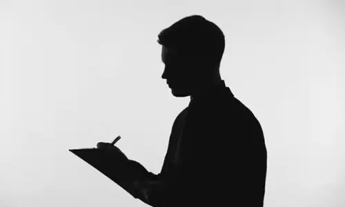 వాళ్లు చేయాల్సిన కథలు వీరి చెంతకు..?