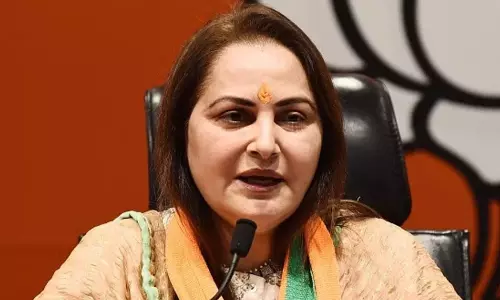 జయప్రద.. పరారీలో ఉన్న నిందితురాలు వెంటనే అరెస్టు చేయండి