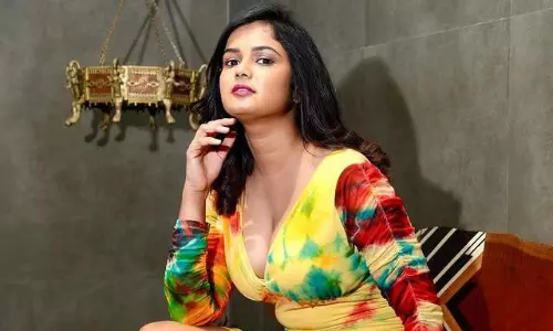 అరియానా మాయ.. ఫ్రీజ్ అయ్యేలా లెగ్స్ షో!