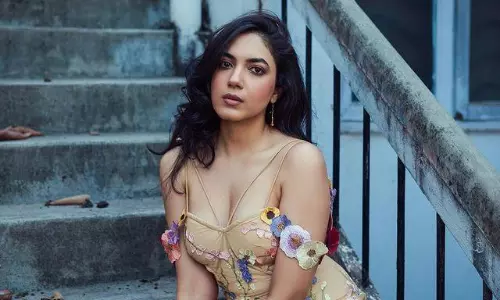 పిక్ టాక్‌ : క్లీ వేజ్‌ షో మెరుపుల రీతు