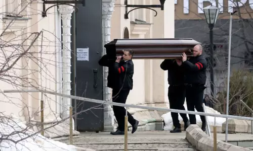 రష్యాలో ఘోరం..నావల్నీ డెడ్ బాడీ తరలించేందుకు తిప్పలు