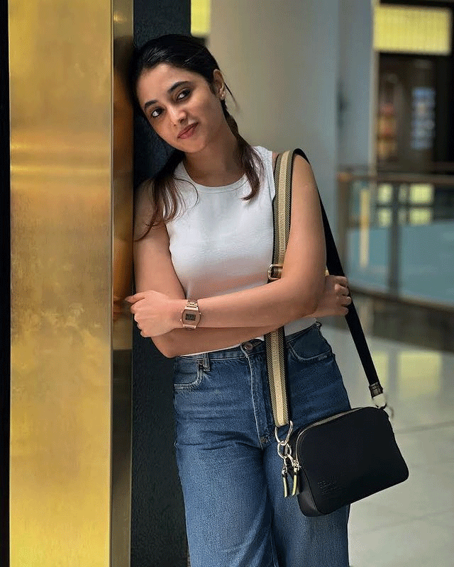 Priyanka Arul Mohan: Stylish Star Sets New Fashion Goals Priyanka Arul Mohan: Stylish Star Sets New Fashion Goals
