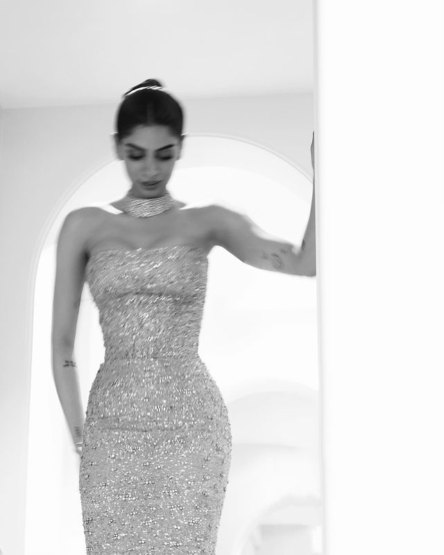 Khushi Kapoors Stylish Moments in Blue Dress Khushi Kapoors Stylish Moments in Blue Dress