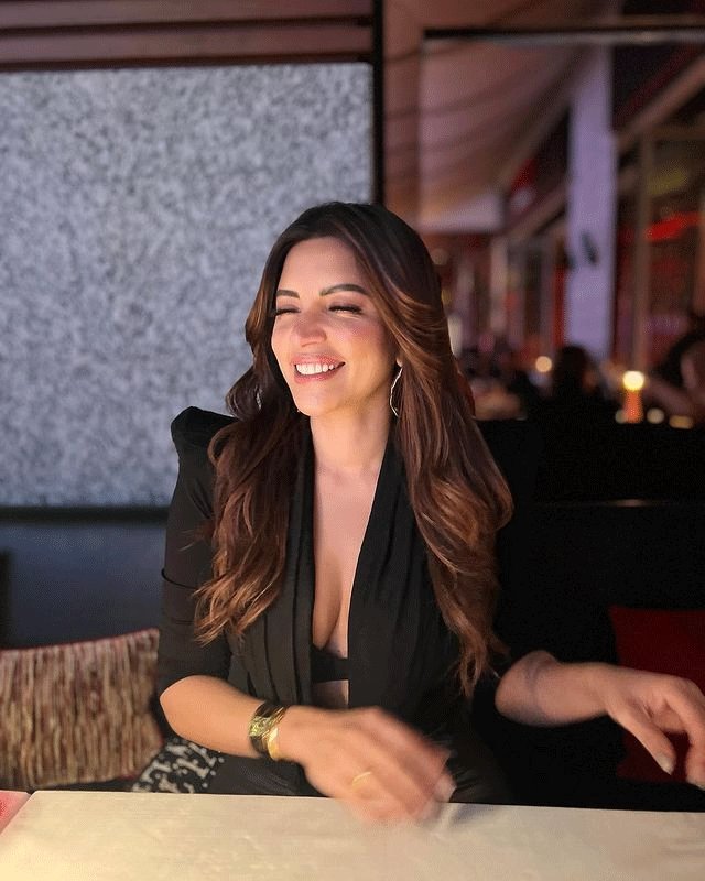 Shama Sikanders Nails Mermaid Look Shama Sikanders Nails Mermaid Look