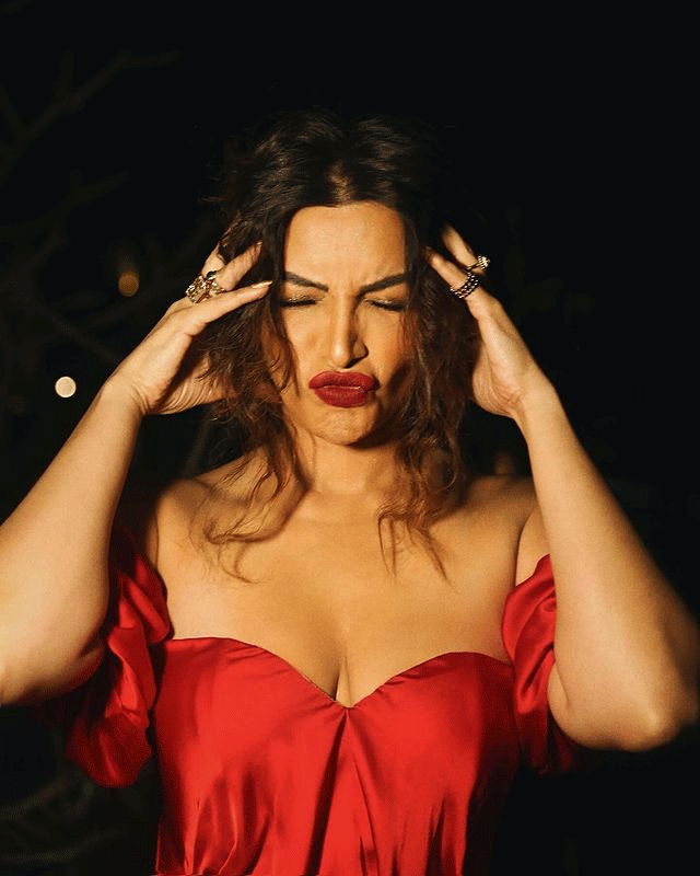 Shama Sikanders Nails Mermaid Look Shama Sikanders Nails Mermaid Look