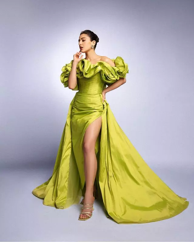 Sara Ali Khans Beautiful Beaded Outfit Sara Ali Khans Beautiful Beaded Outfit