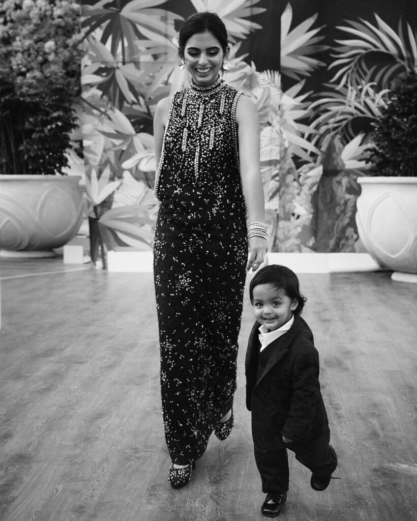 Isha Ambani Looks Beautiful in Black Dress at Brothers Party Isha Ambani Looks Beautiful in Black Dress at Brothers Party