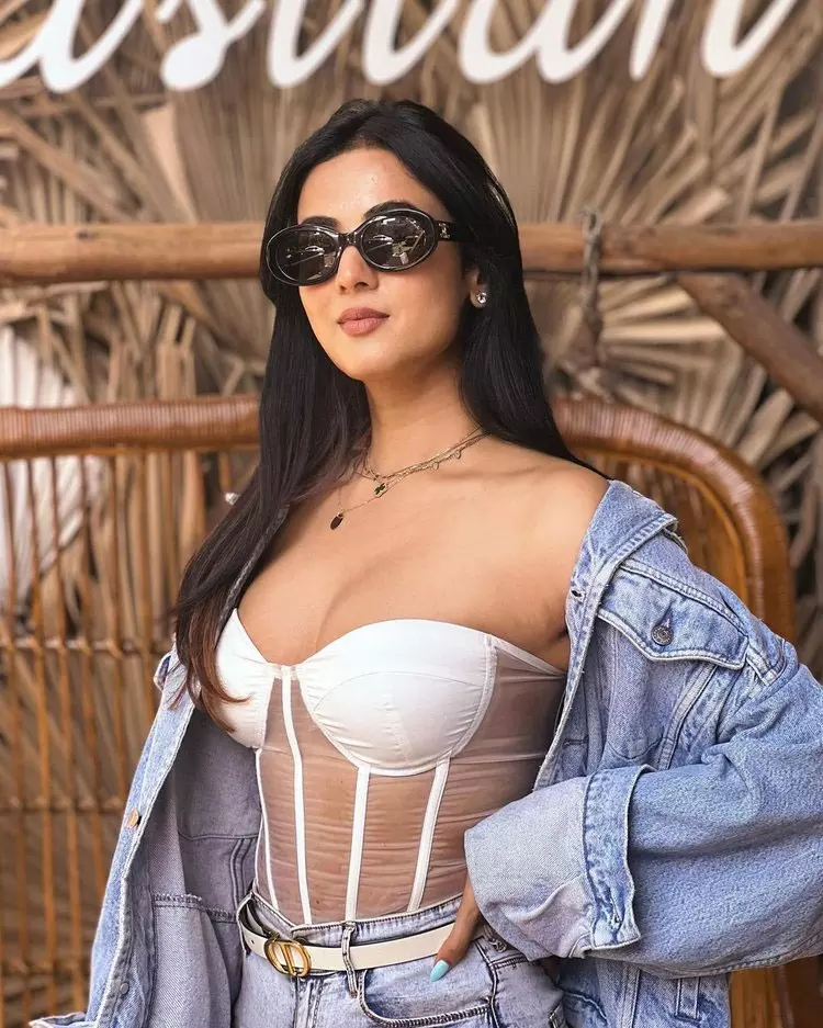 Sizzling Sonals Stunning Pictures