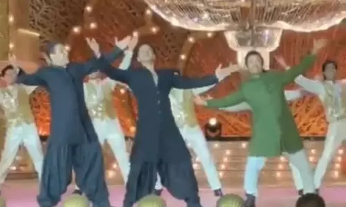 అంబానీ పెళ్లిలో ఖాన్‌ల త్ర‌యం నాటు నాటు