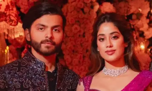 అంబానీ పెళ్లిలో జాన్వీని విడిచిపెట్టని బోయ్ఫ్రెండ్ అంబానీ పెళ్లిలో జాన్వీని విడిచిపెట్టని బోయ్ఫ్రెండ్