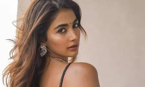 పిక్ టాక్‌ : బ్లాక్ లో మెరిస్తున్న బుట్టబొమ్మ