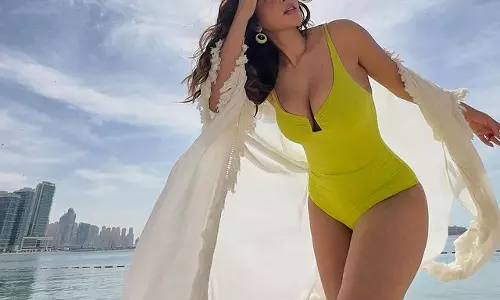 Shama Sikanders Nails Mermaid Look