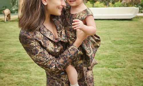 Alia Bhatt Twinning with Raha and Kareena