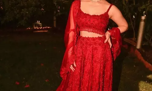 Sara Tendulkar Shines in Red Like a Cherry! Sara Tendulkar Shines in Red Like a Cherry!