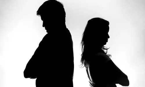 డౌట్ వస్తే విడగొట్టడమే.. సెలబ్రిటీస్ రిలేషన్ షిప్ మరి అంత చులకనా..?