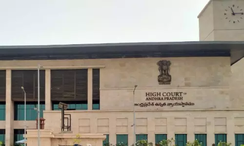 వలంటీర్లపై మరో రచ్చ.. హైకోర్టు ఏం చేయనుంది!