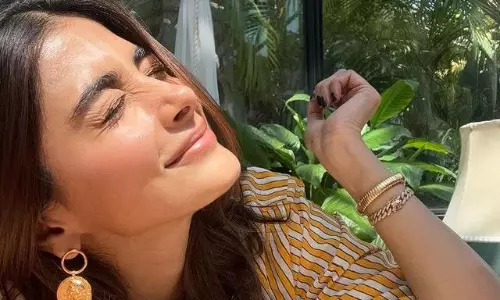 పిక్ టాక్‌ : చిల్‌ మూడ్‌ లో క్యూటీ అందం...!